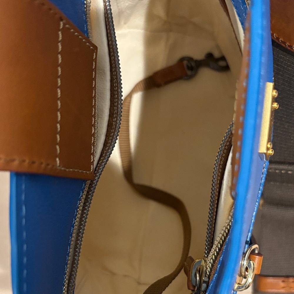 Dooney & Bourke - Raleigh Small Roxy Bag Ocean Blue Leather with Tan Trim - Picture 3 of 8